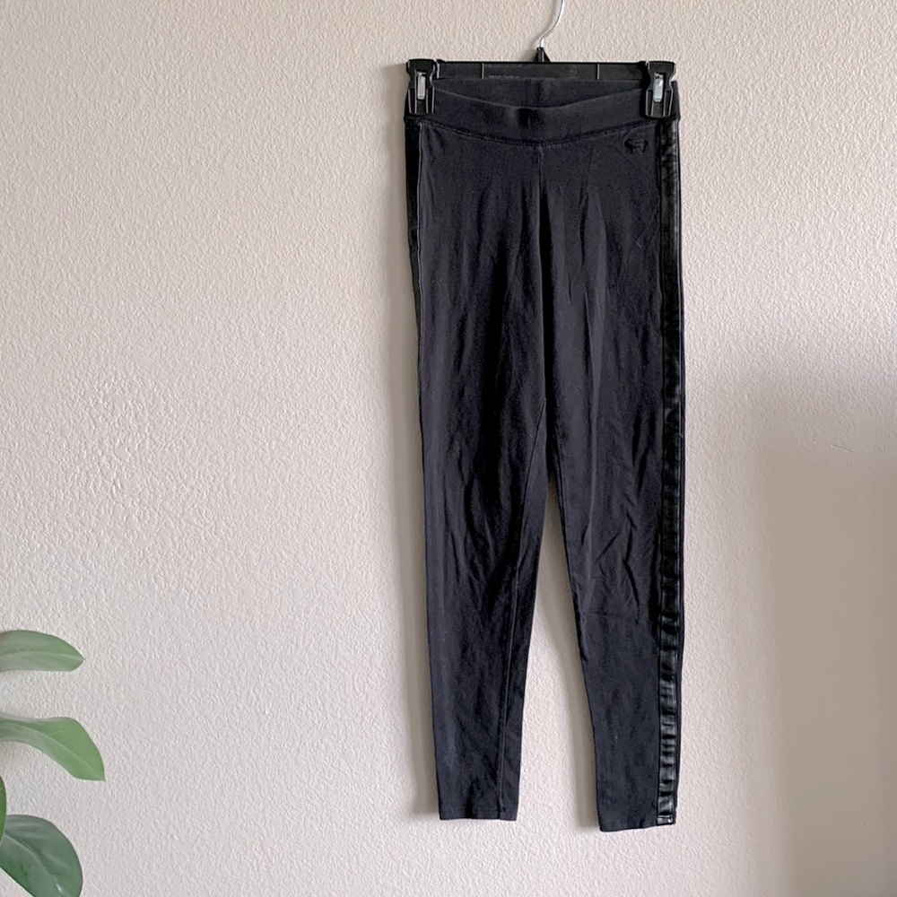 FREE w/ PURCHASE - VS Pink leggings
